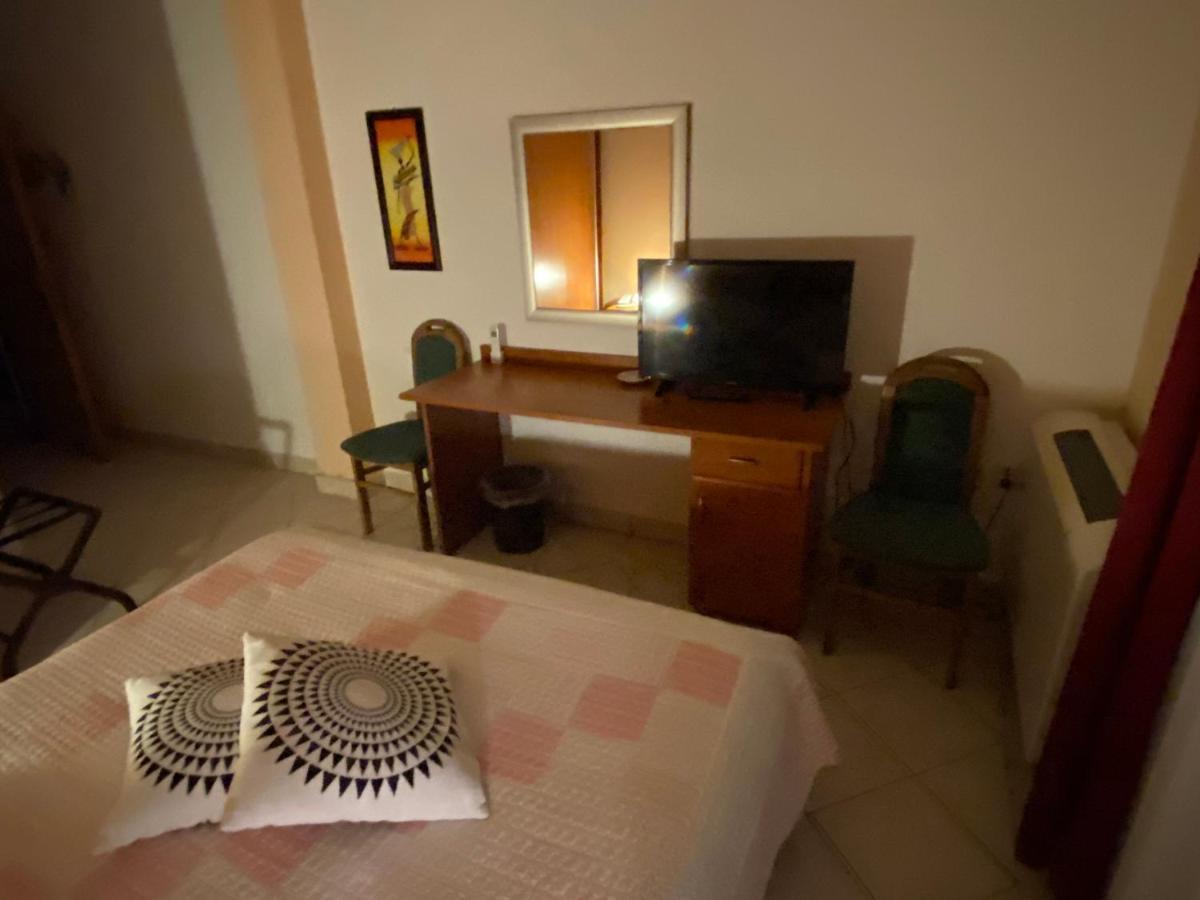 Hotel Aurora พูลา ภายนอก รูปภาพ