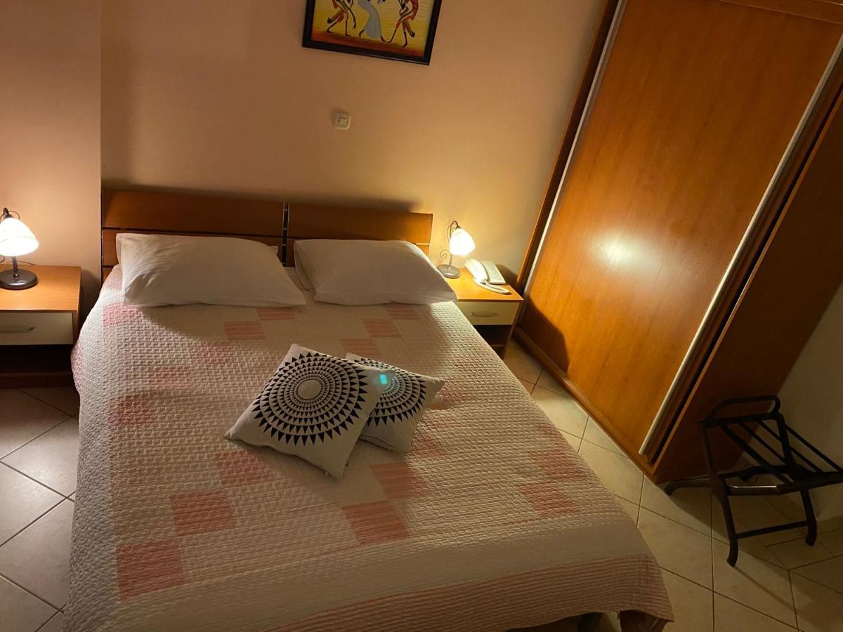 Hotel Aurora พูลา ภายนอก รูปภาพ