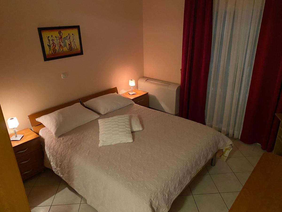 Hotel Aurora พูลา ภายนอก รูปภาพ