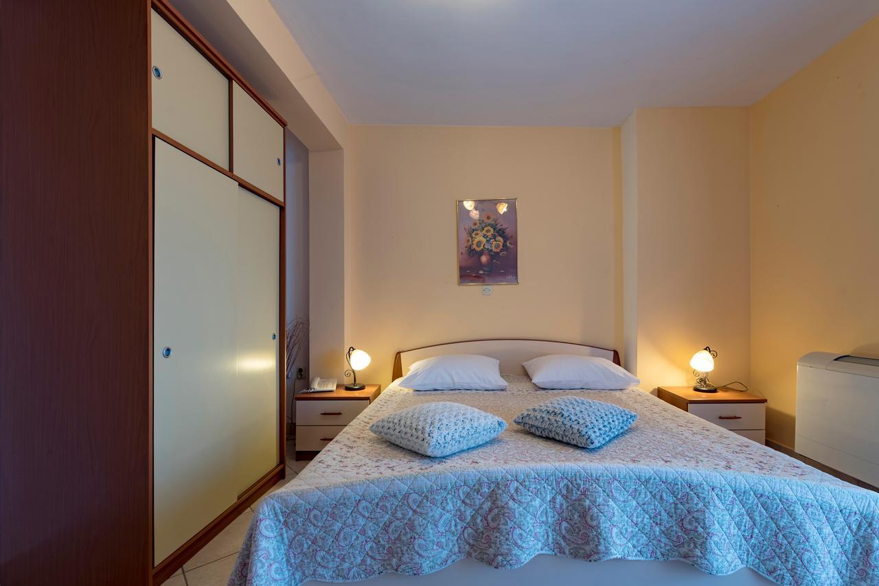 Hotel Aurora พูลา ภายนอก รูปภาพ